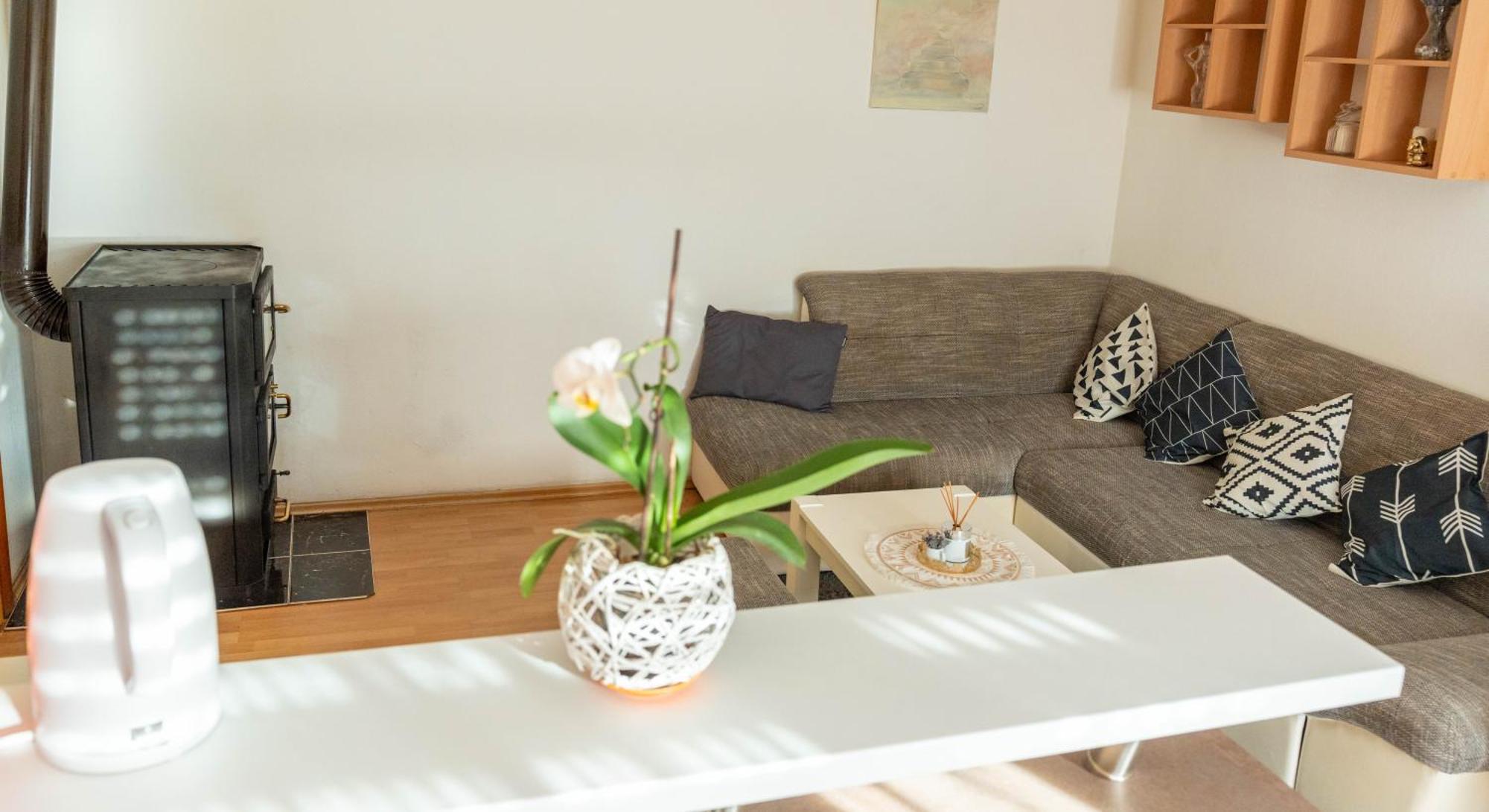 Apartman Lili Knin Exterior photo